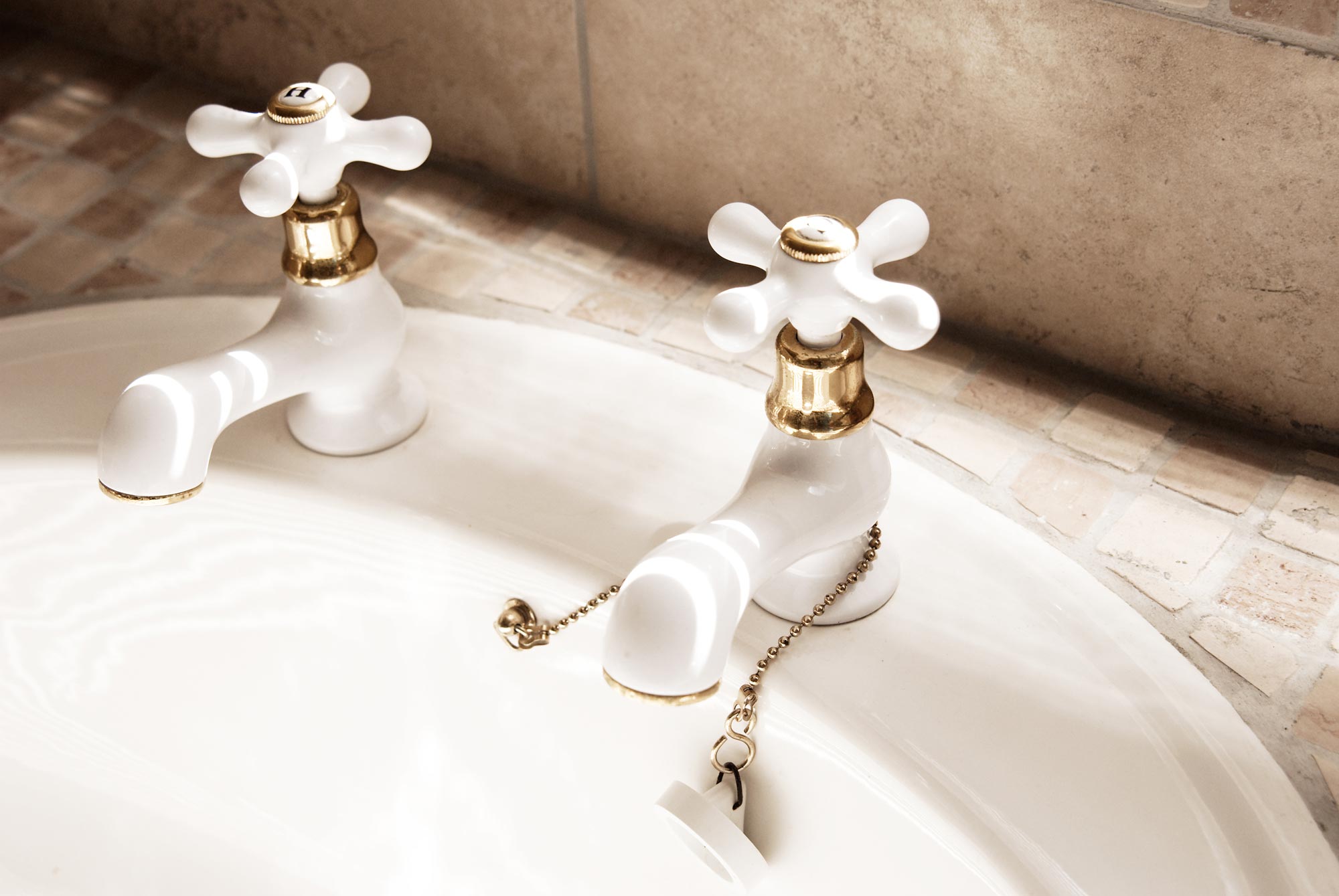 bathroom sink resurfacing